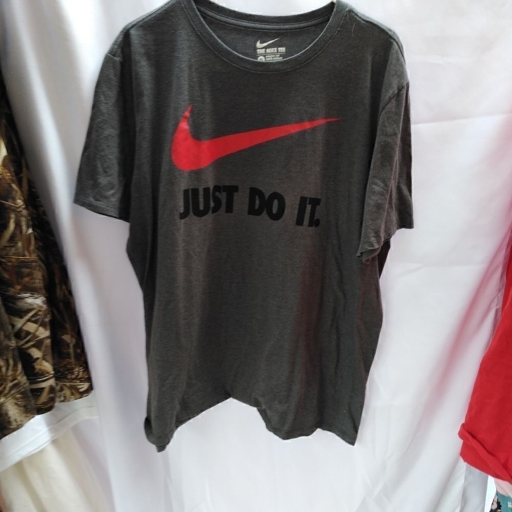 Nike tee